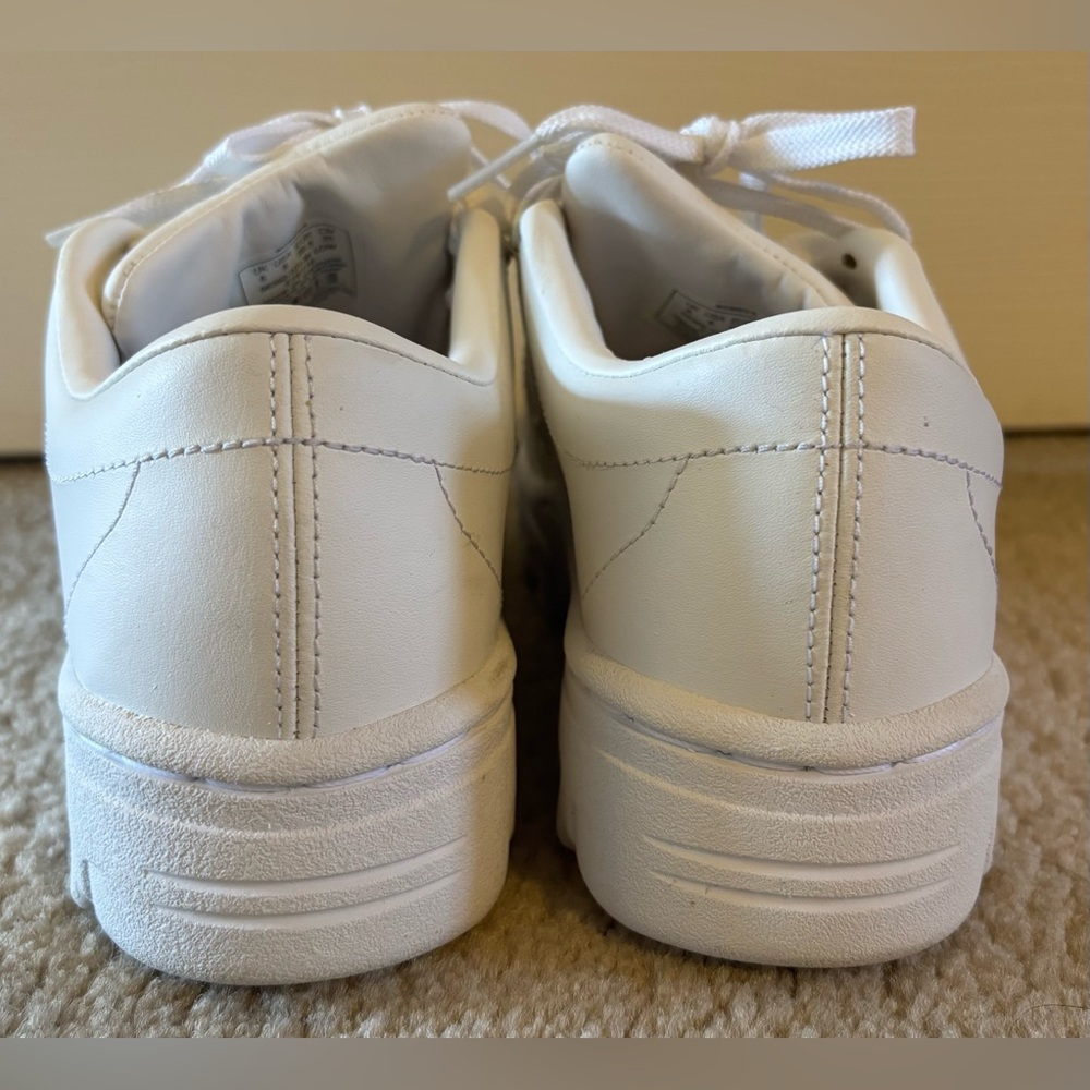 K-Swiss White Women's Sneakers - RARE FIND!!👀 - Picture 5 of 10